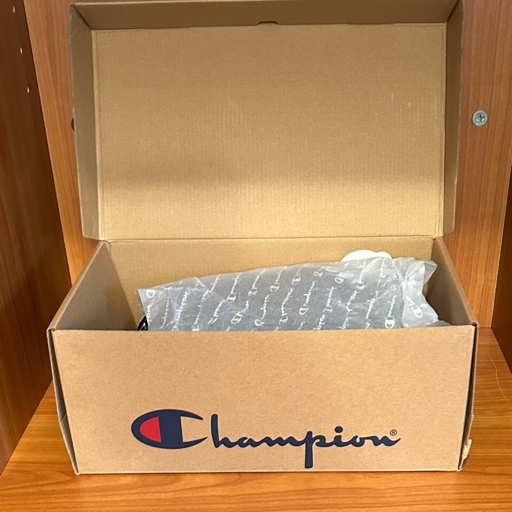 Champion Black University Mesh Sneakers Youth Size 4 NWT - Picture 7 of 8